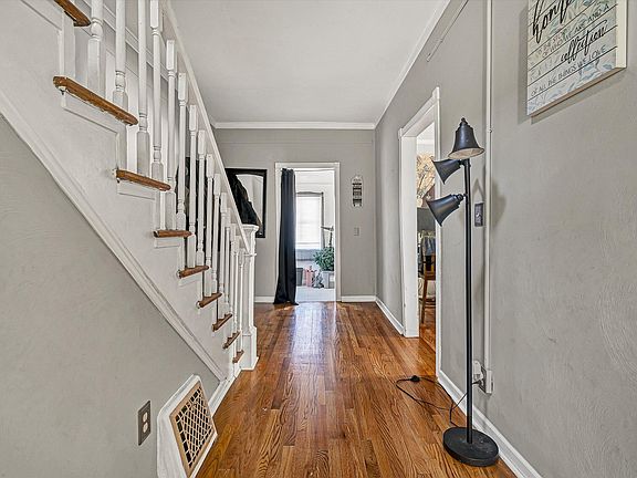 3rd image of 703 Elm Ave SE