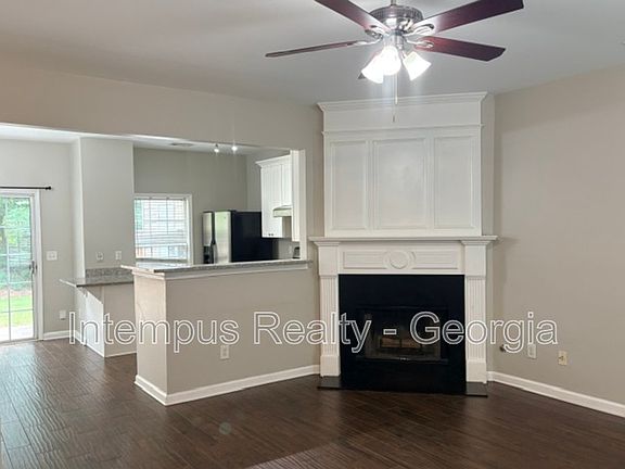 3rd image of 904 Prestwyck Ct