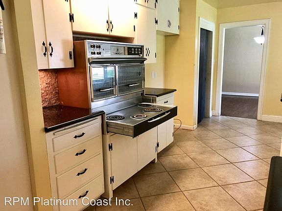 5th image of 1017 W Fairmont Ave