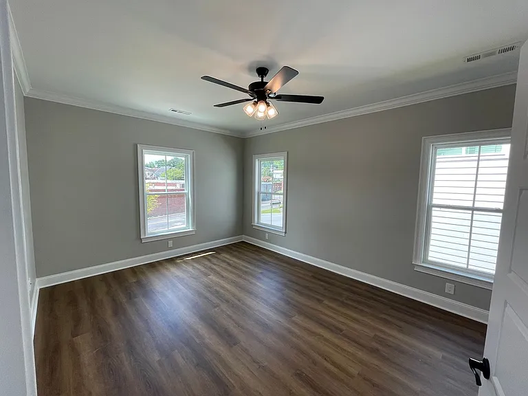 625 E 3rd St #11 — Photo 22