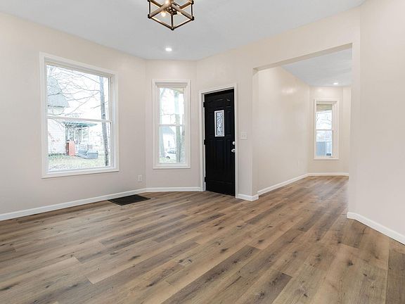 4th image of 526 Leland Ave