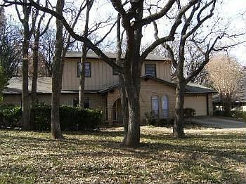 1st image of 3205 Yellowstone Dr