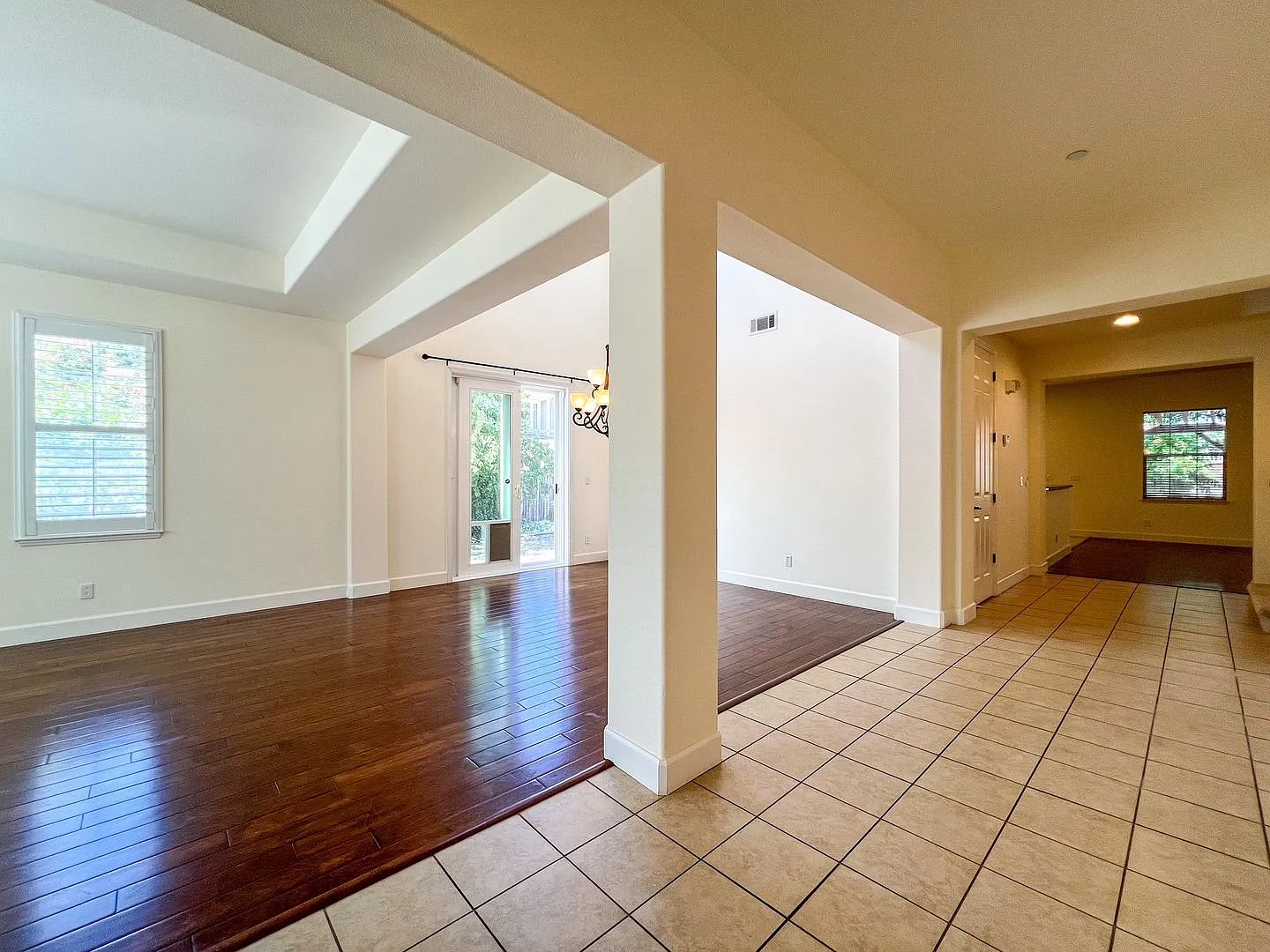 Beautiful Four Bedroom Napa Home on Secluded Cul-de-Sac — Photo 4