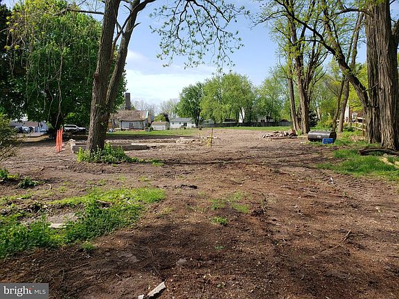 3rd image of 490 N Main St