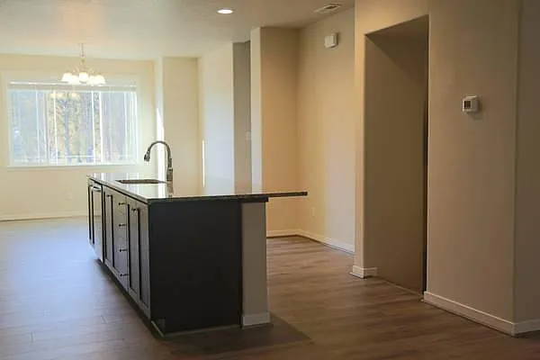 3 bed, 3.5 bath, 1600 sqft, $2,395 — Photo 2