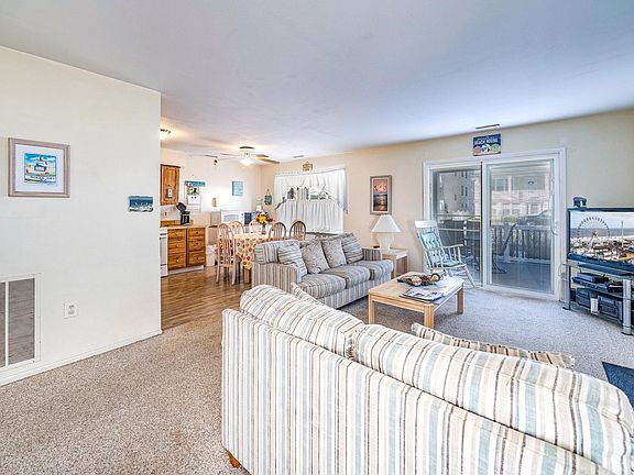 4th image of 812 Brighton Pl #1