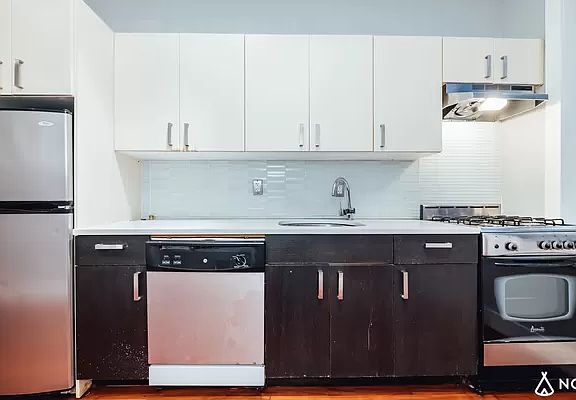 2nd image of 1013 Pacific St APT 1