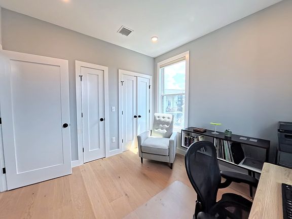 3rd image of 113 Beacon St #C