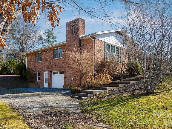 4th image of 15 Lackey Ln