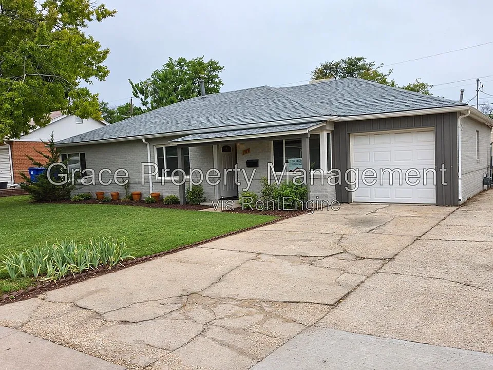 1187 Quentin St