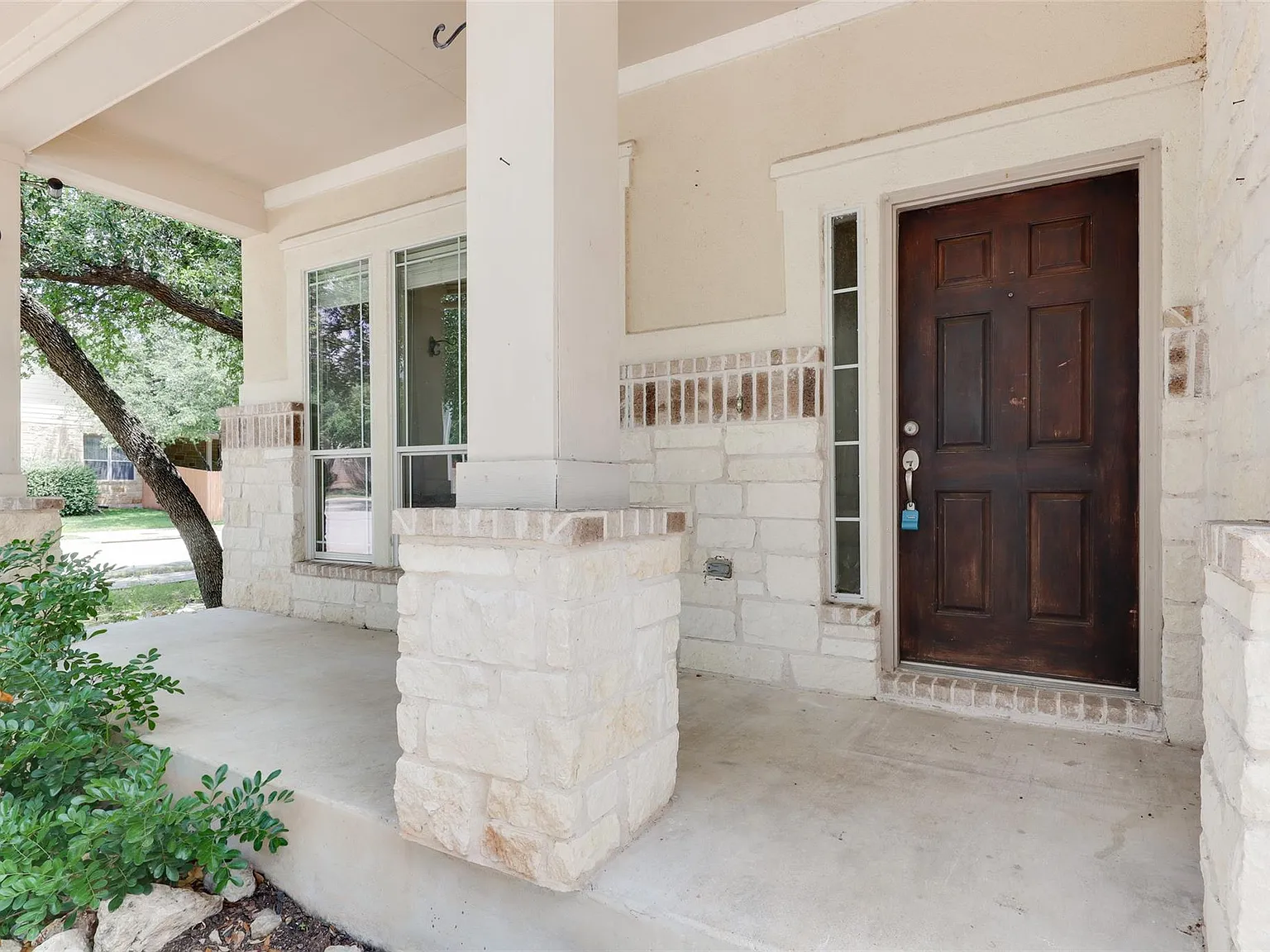 5 bed, 2.5 bath, 3793 sqft, $2,900 — Photo 3