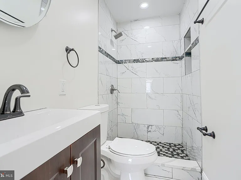 404 N Robinson St — Photo 14
