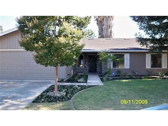 2724 Canyon Creek Dr photo 1