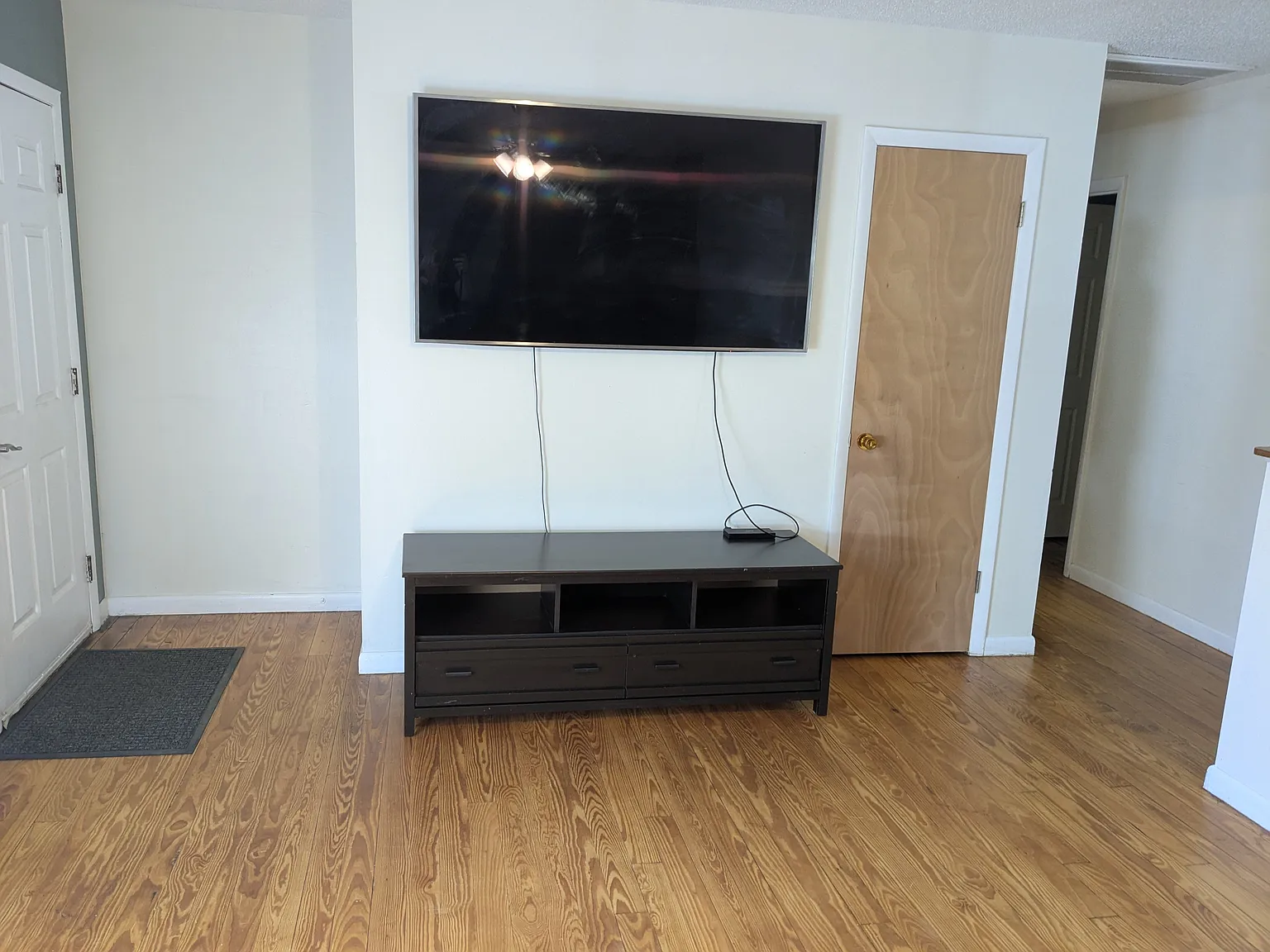 3 bed, 1120 sqft, $1,800 — Photo 3
