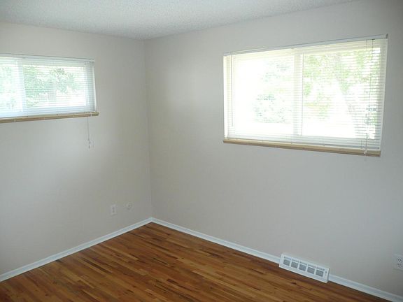 Upstairs bedroom (1 of 2)