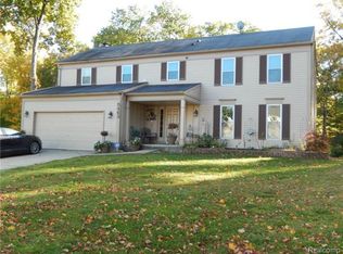 5463 Piccadilly Cir S, West Bloomfield, MI 48322