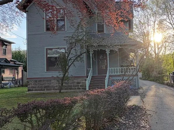 409 Stuart Ave, Kalamazoo, MI 49007