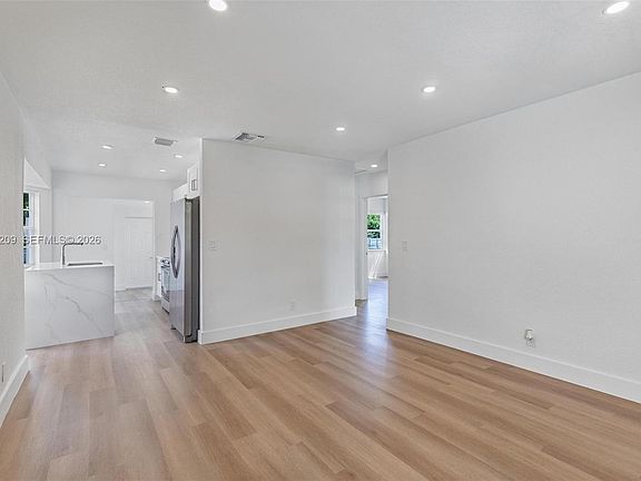 5th image of 2839 Mayo St