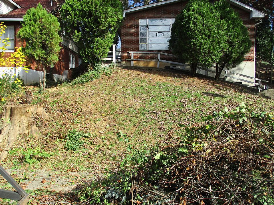 2nd image of 2101A Wayne St NE #A