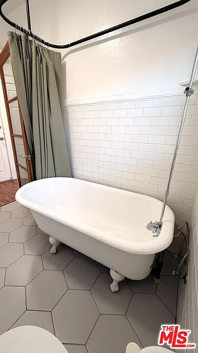 54 Rose Ave — Photo 3