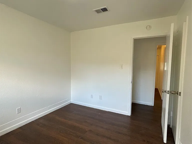 4803 Geraldine St — Photo 24