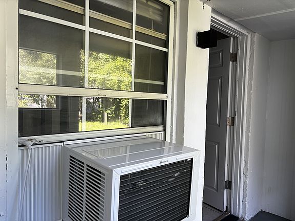 4th image of 1426 W 22nd St #1424