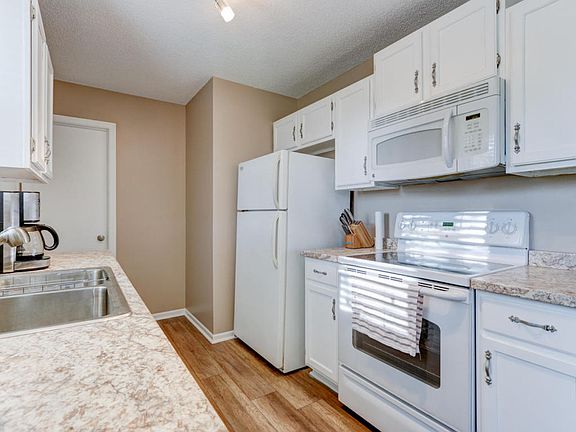 5th image of 1721 Sundrop Dr