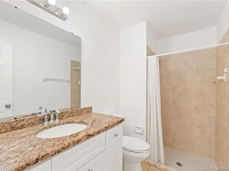 1496 SE Colchester Cir — Photo 13