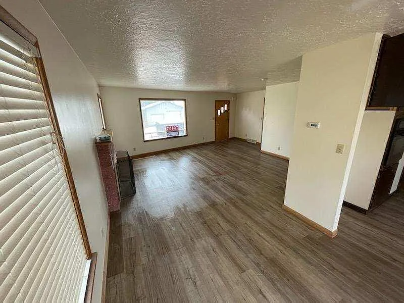 living room - 308 Broadway St