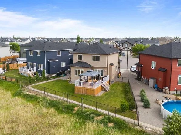 718 S Hampshire Cv NE, High River, AB T1V 0E6