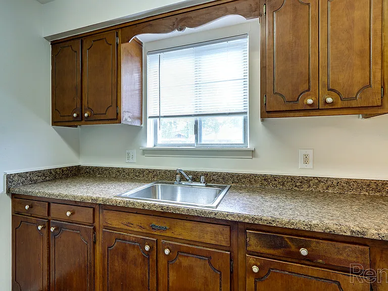 Georgetown Manor — Photo 19