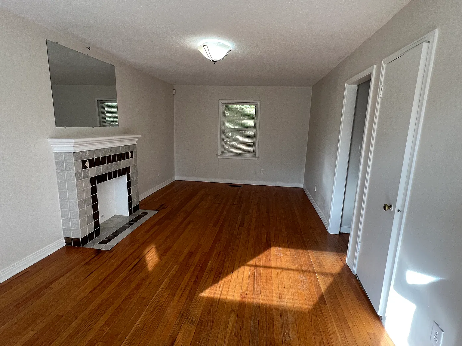 2 bed, 1100 sqft, $1,100 — Photo 4
