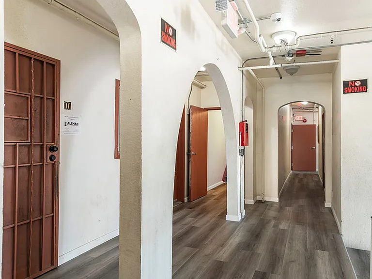 Soto Rose Apartments — Photo 4