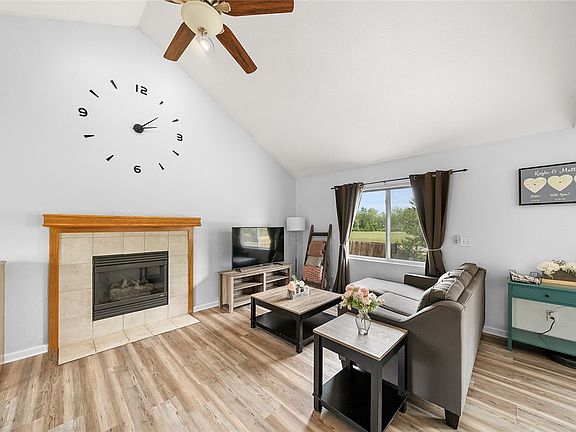 3rd image of 2821 SW Townpark Dr