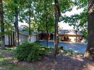 153 Maple Dr, New Holland, PA