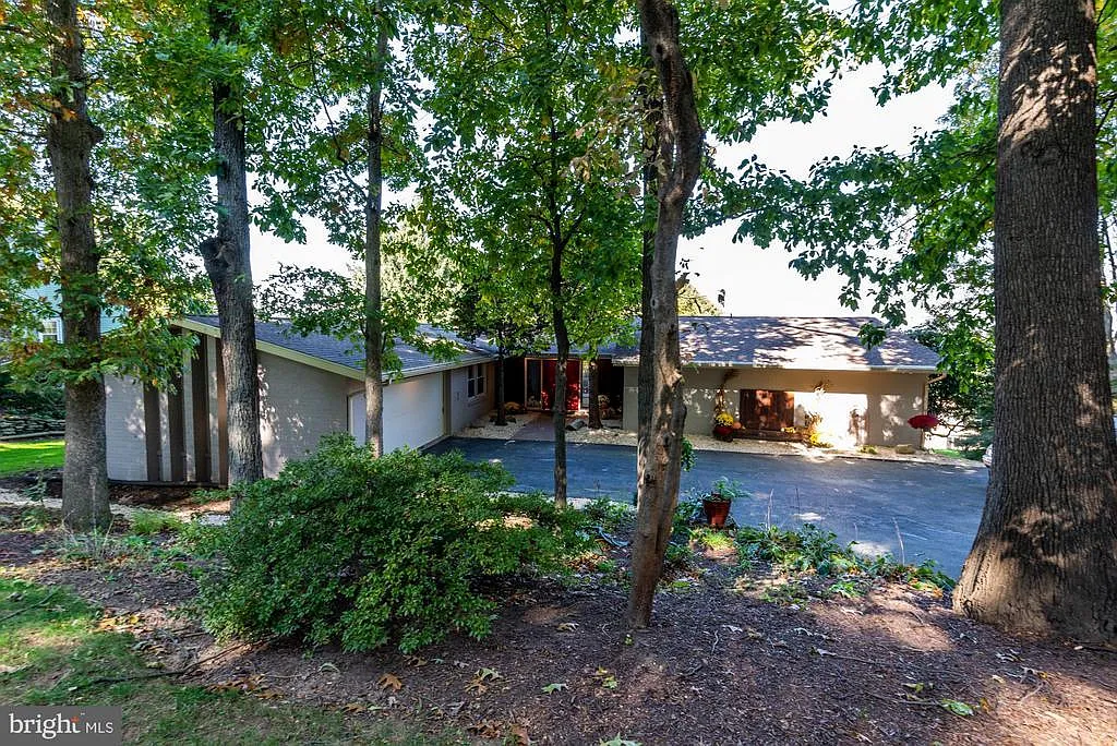 153 Maple Dr photo 1