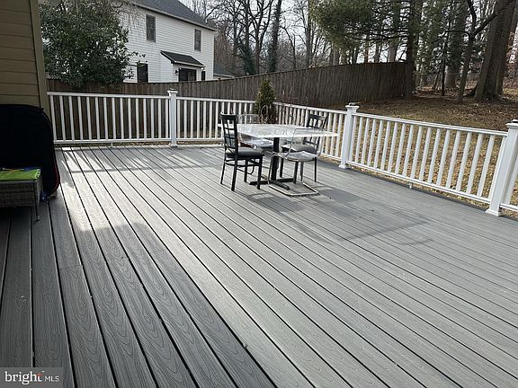 5th image of 4802 Grid St