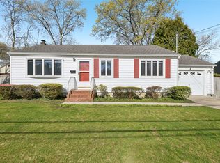 104 Whitman Ave, Islip, NY 11751