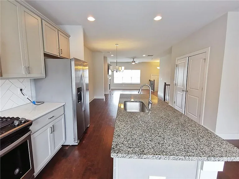 3795 Oxford Cir — Photo 6