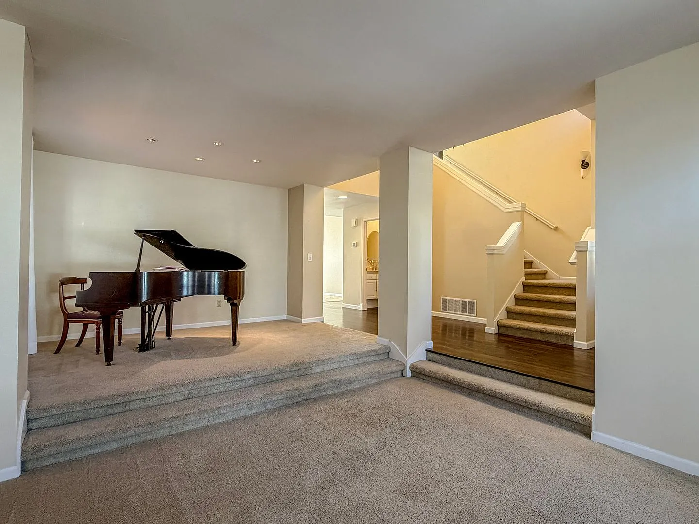 Lovely 4bd/3bth Kenmore Home, $3,900/mo. — Photo 4