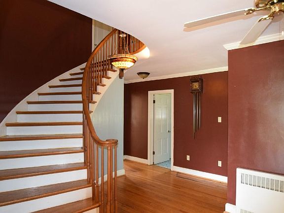 4th image of 2832 Cumberland St NW