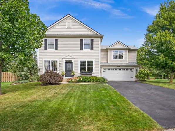 224 Valley View Dr, St Charles, IL 60175