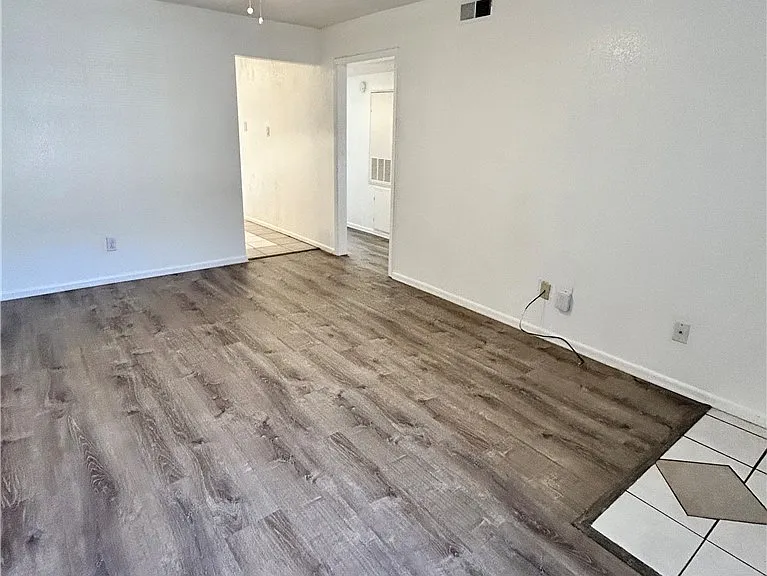 1611 Cloverdale Ct — Photo 3