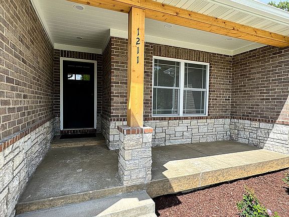 2nd image of 1211 Devonshire Ln