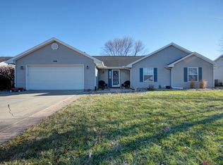502 Sherwood Dr, Saint Joseph, IL