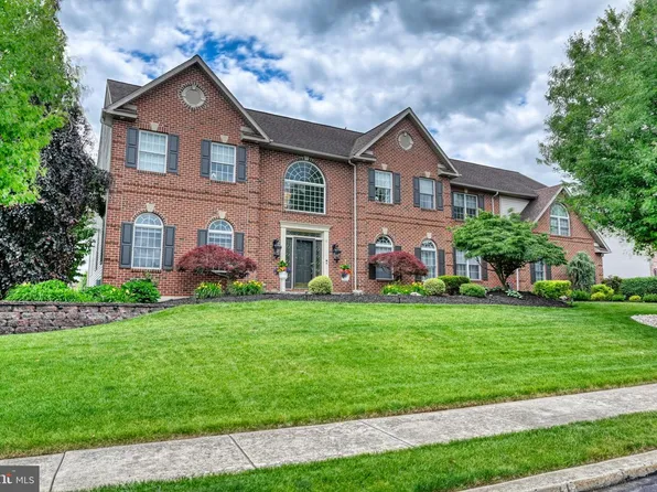 15 Laura Ct, Sinking Spring, PA 19608
