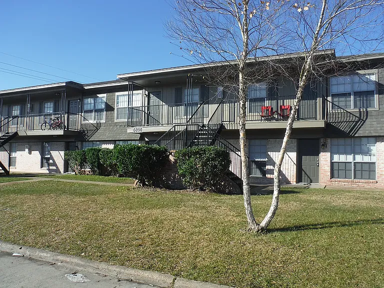 6090 Alpine Cir #5 — Photo 1