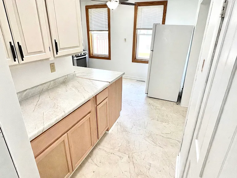 1619 Superior Ave — Photo 13