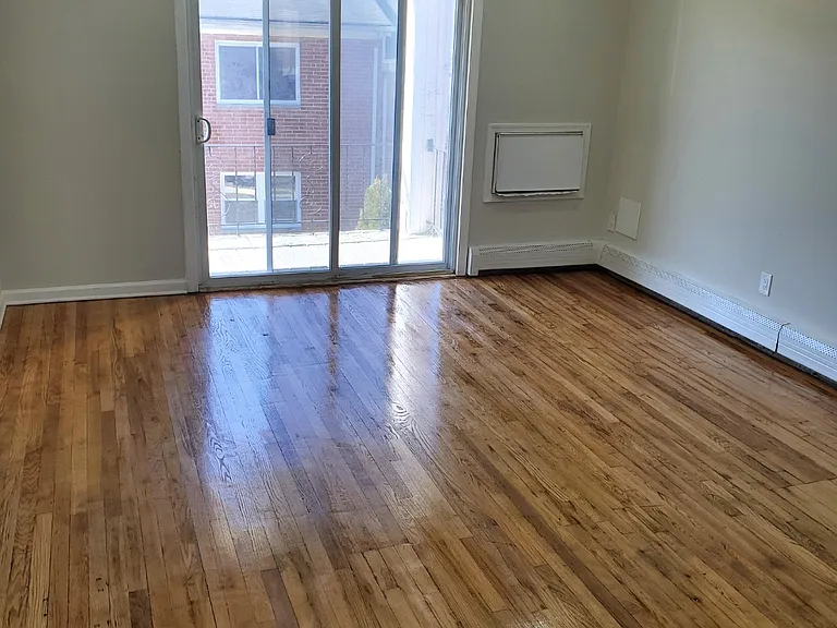 37 Broad St — Photo 2
