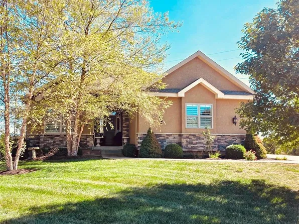 14735 Manor Rd, Leawood, KS 66224